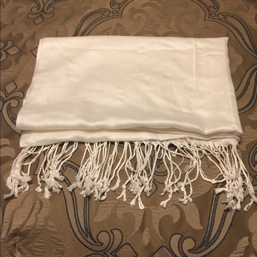 🛑 NWOT Pashmina